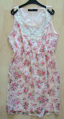 Blind Date Chiffon Kleid in Rosa mit Blüten Gr S