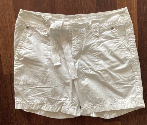Esprit Damen Bermuda Shorts in Weiß Gr. 34